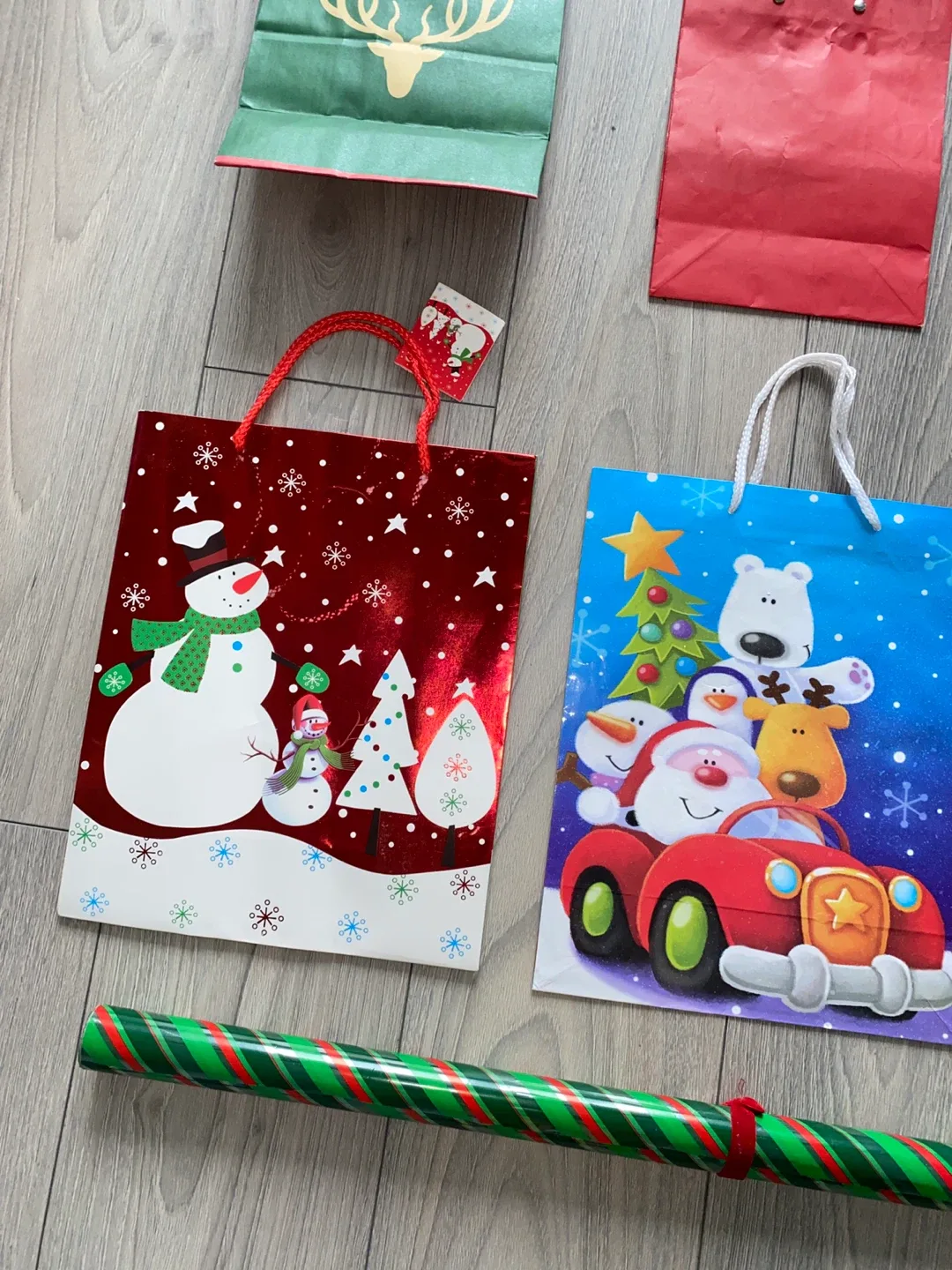Christmas Supplies Bundle - Gift Bags, Roll & Decorative Ribbons image indicator(2)