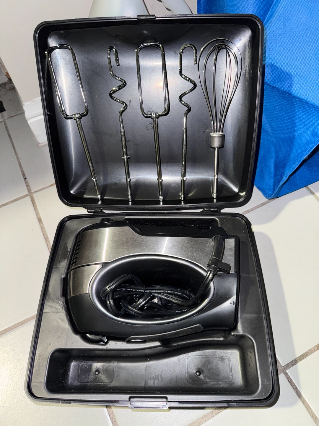 Hamilton Beach Hand Mixer with Case - photo 3