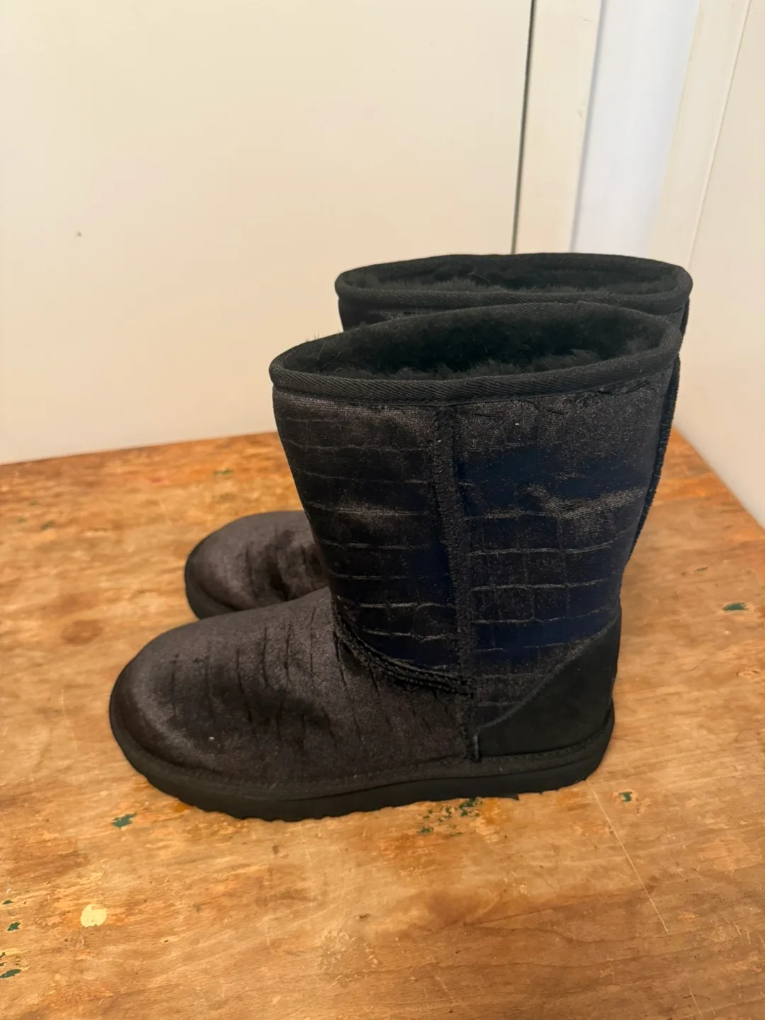 WOMEN’S UGG Black Velvet Boots - Size 7 image indicator(5)