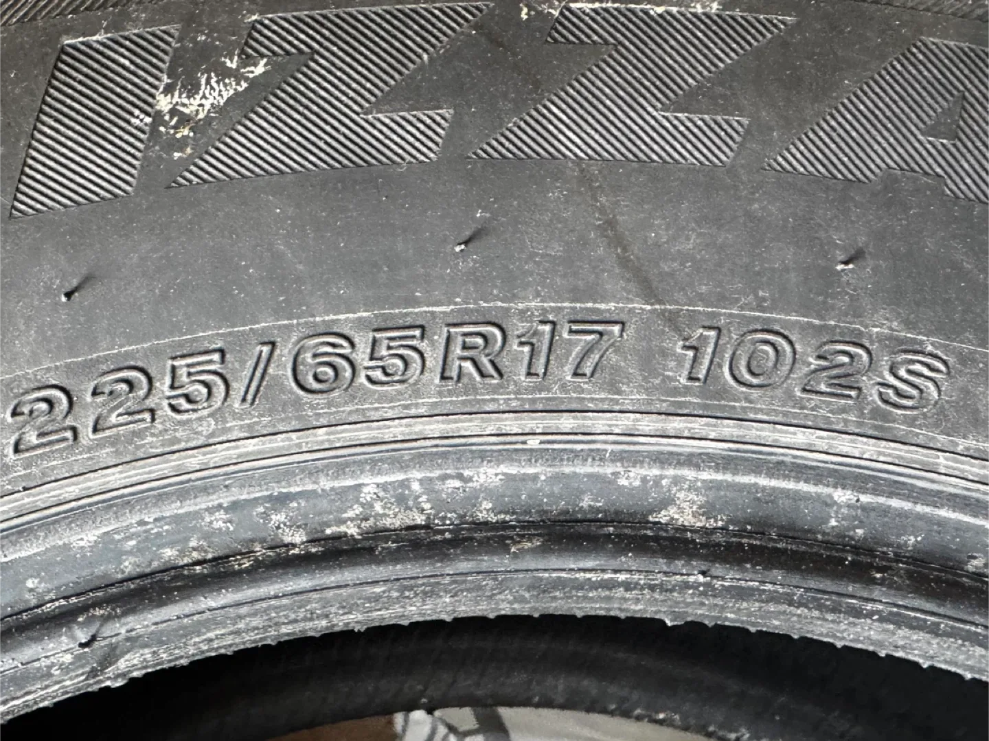 Set of 4 Winter Tires: 225/65R17 image indicator(2)