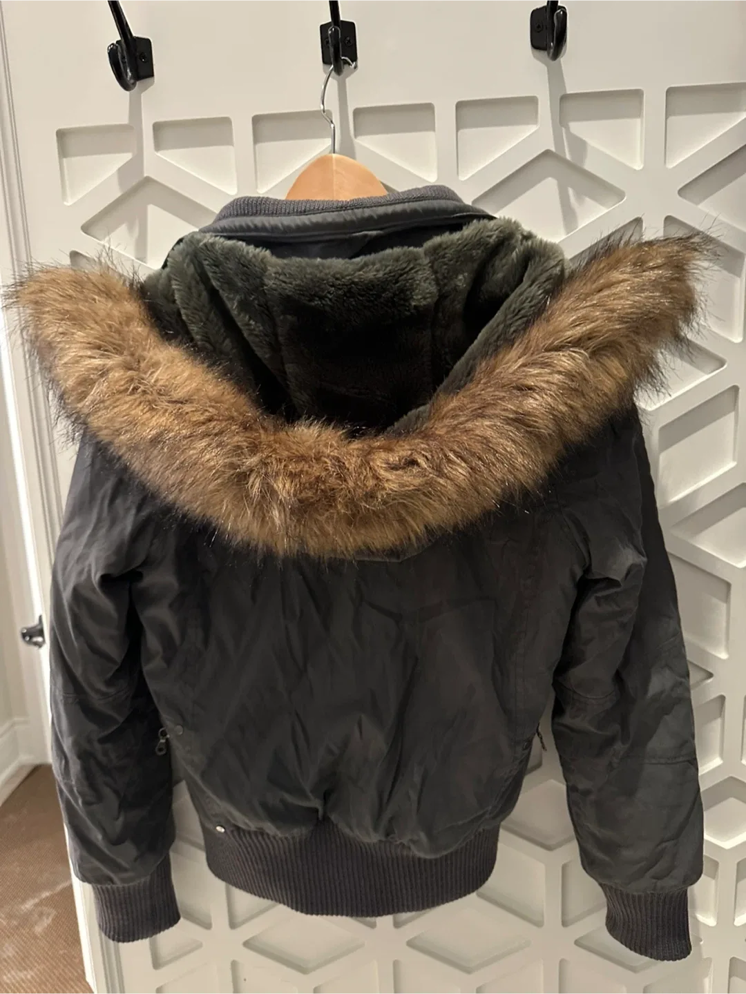 TNA Grey Winter Jacket - Size Medium image indicator(2)