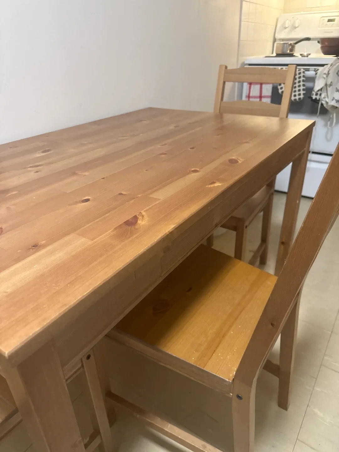 Moving sale! Ikea Dining Table & 4 chairs thumbnail