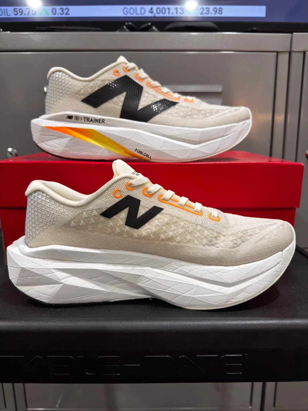 New Balance Fuel Cell Super Comp v3 - Men’s Size 9.5 image indicator(2)