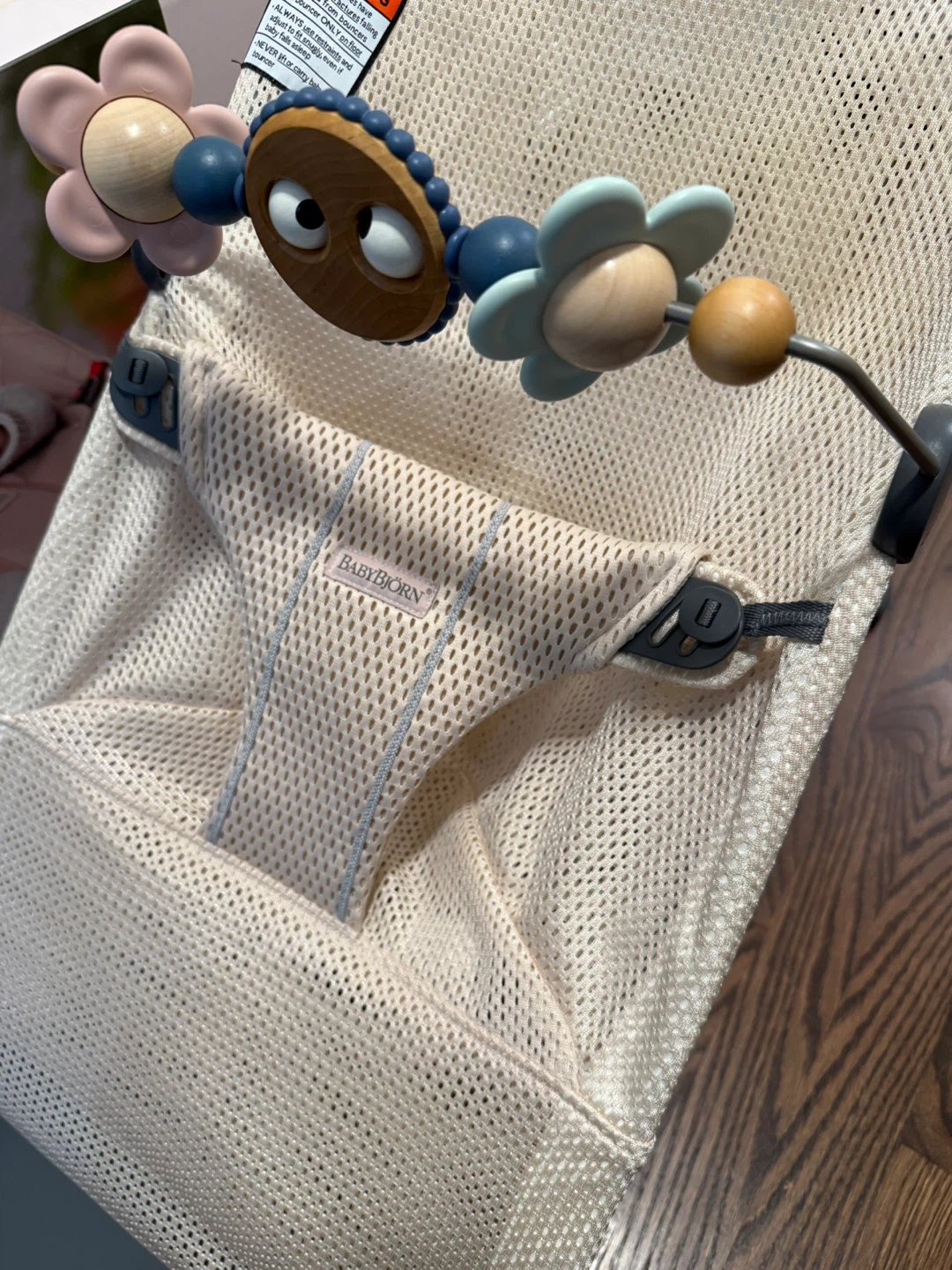 BabyBjörn Bouncer with Toy Bar - Excellent Condition! - photo 3