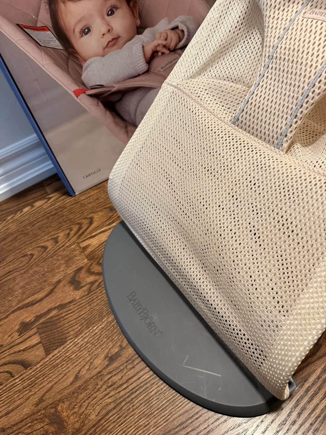 BabyBjörn Bouncer with Toy Bar - Excellent Condition! - photo 4