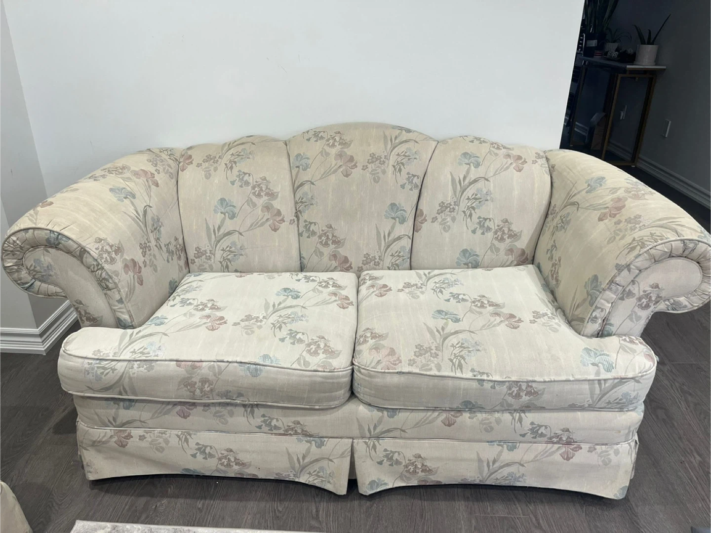 Floral Pattern Sofa and Loveseat Set - photo 2