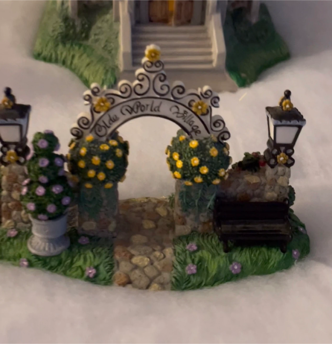 Partylite Olde World Christmas Village - photo 2