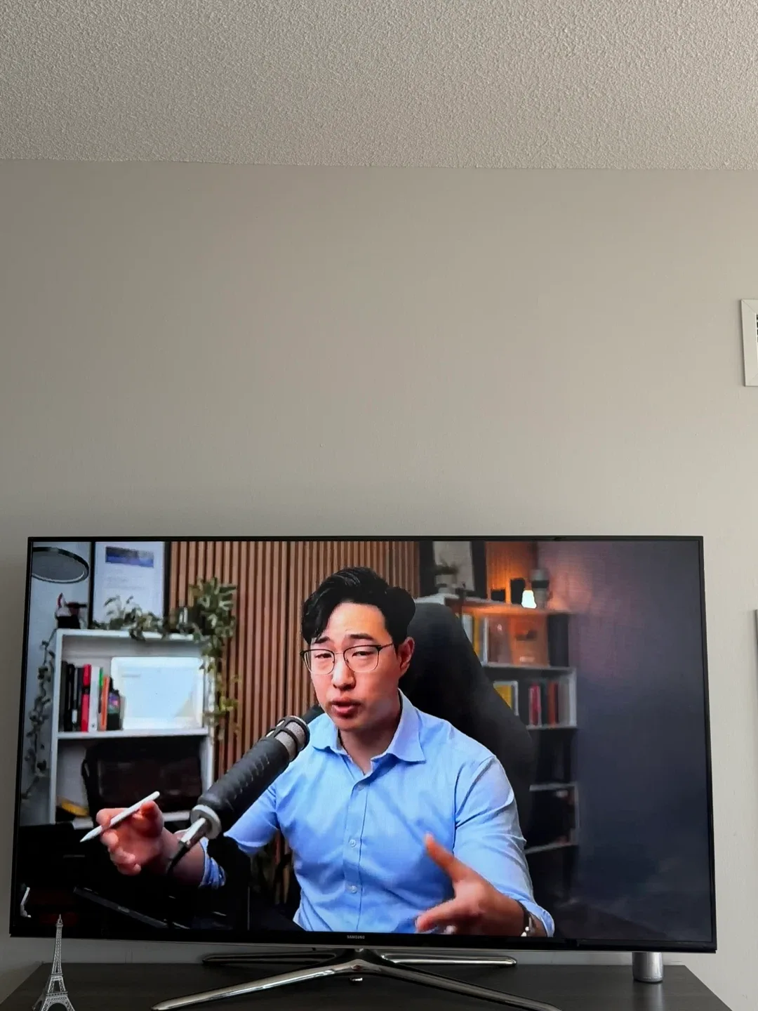 55-inch LED Samsung TV image indicator(2)