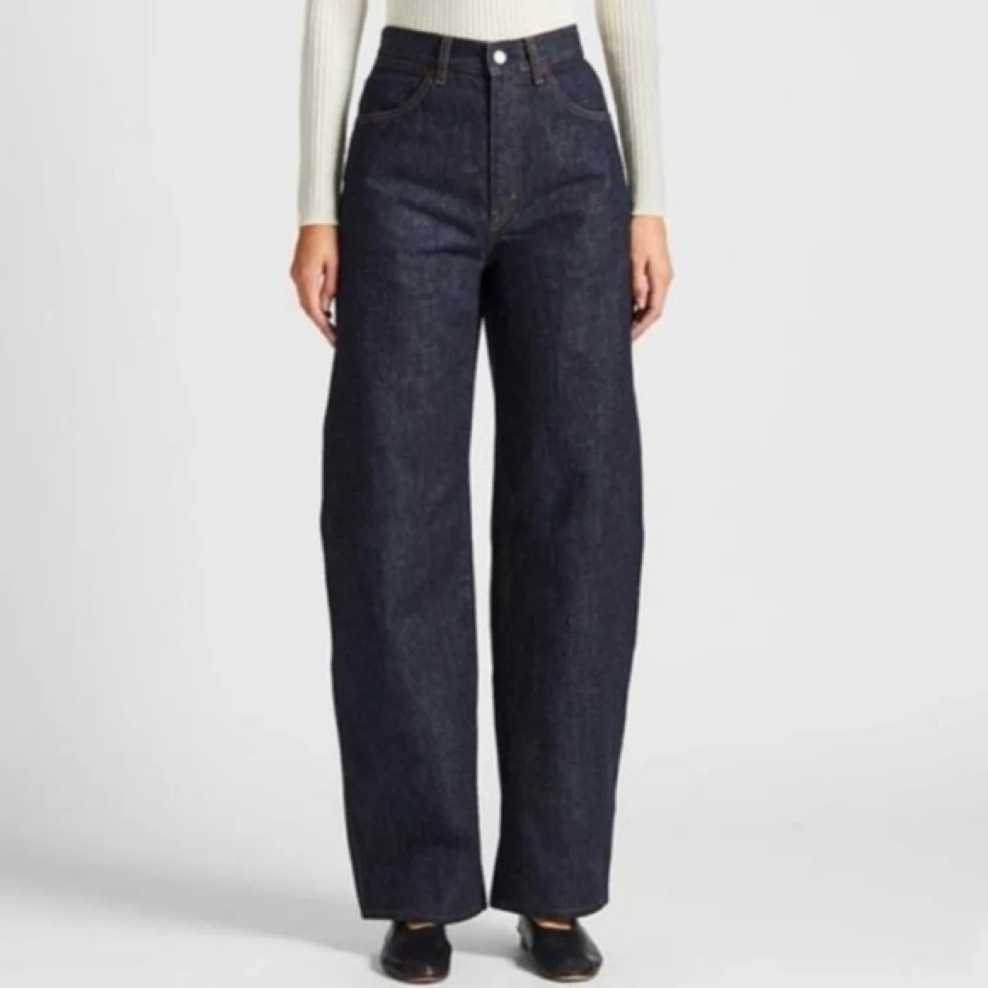 Uniqlo U Wide Fit Curved Jeans image indicator(10)