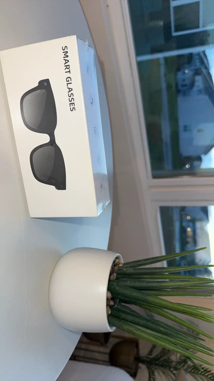 Smart Glasses (New in Box) image indicator(2)