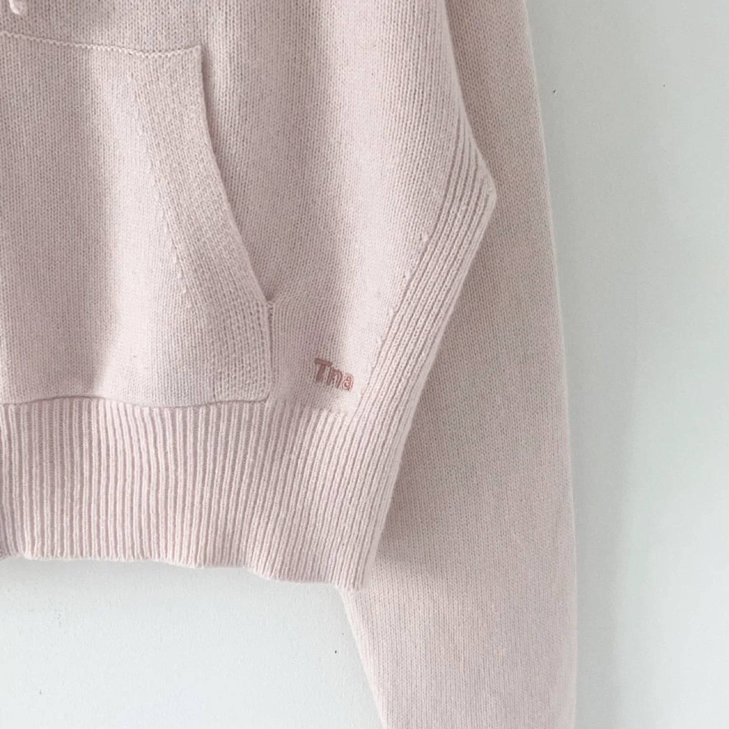 Aritzia TNA Wool Cashmere Cropped Zip-Up Hoodie image indicator(5)