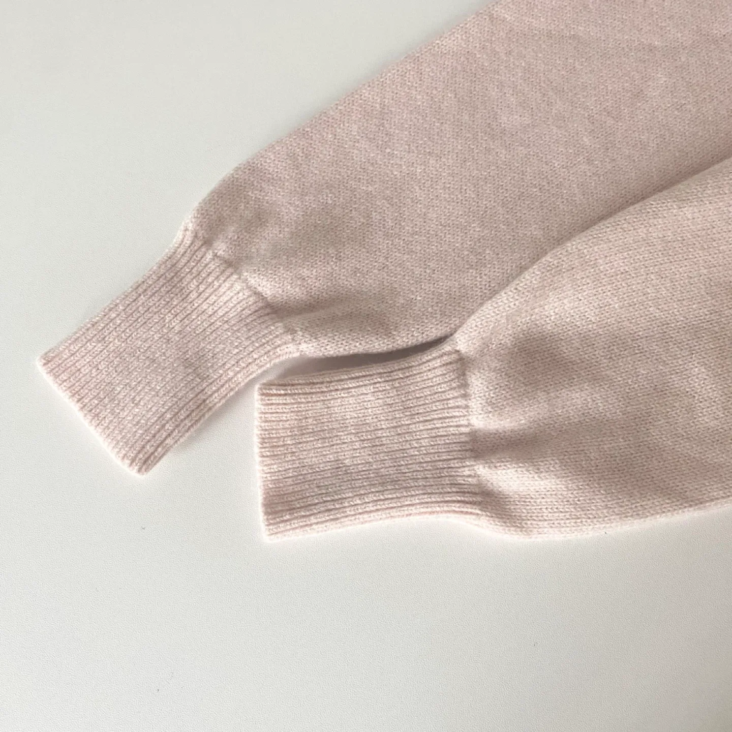 Aritzia TNA Wool Cashmere Cropped Zip-Up Hoodie image indicator(7)