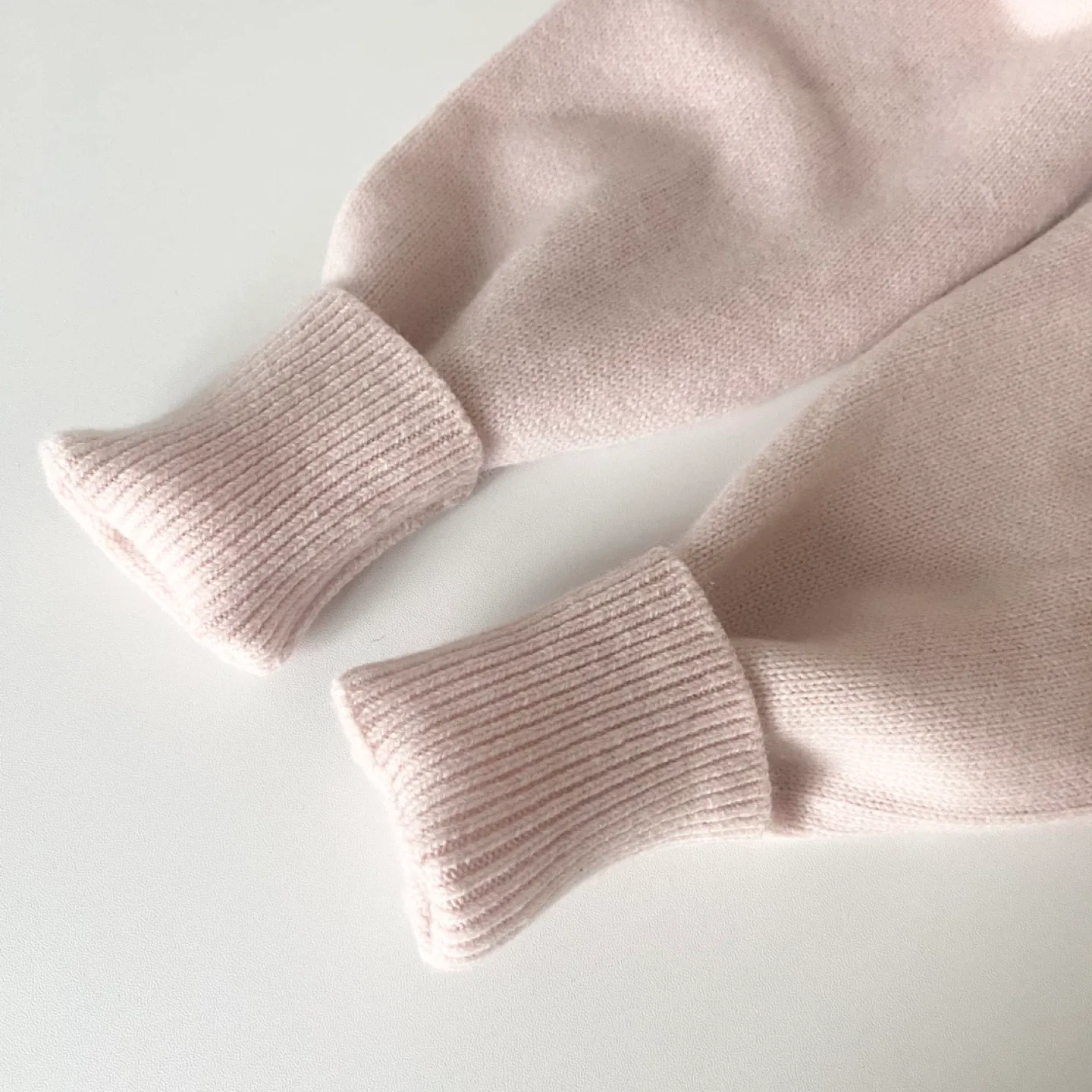 Aritzia TNA Wool Cashmere Cropped Zip-Up Hoodie image indicator(8)