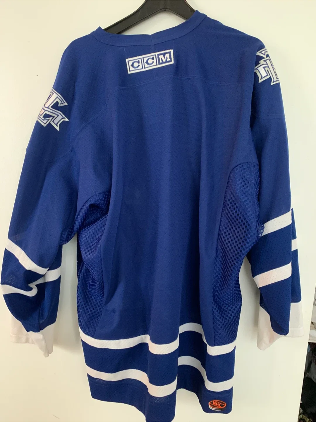 CCM Toronto Maple Leafs Jersey - Size L image indicator(4)