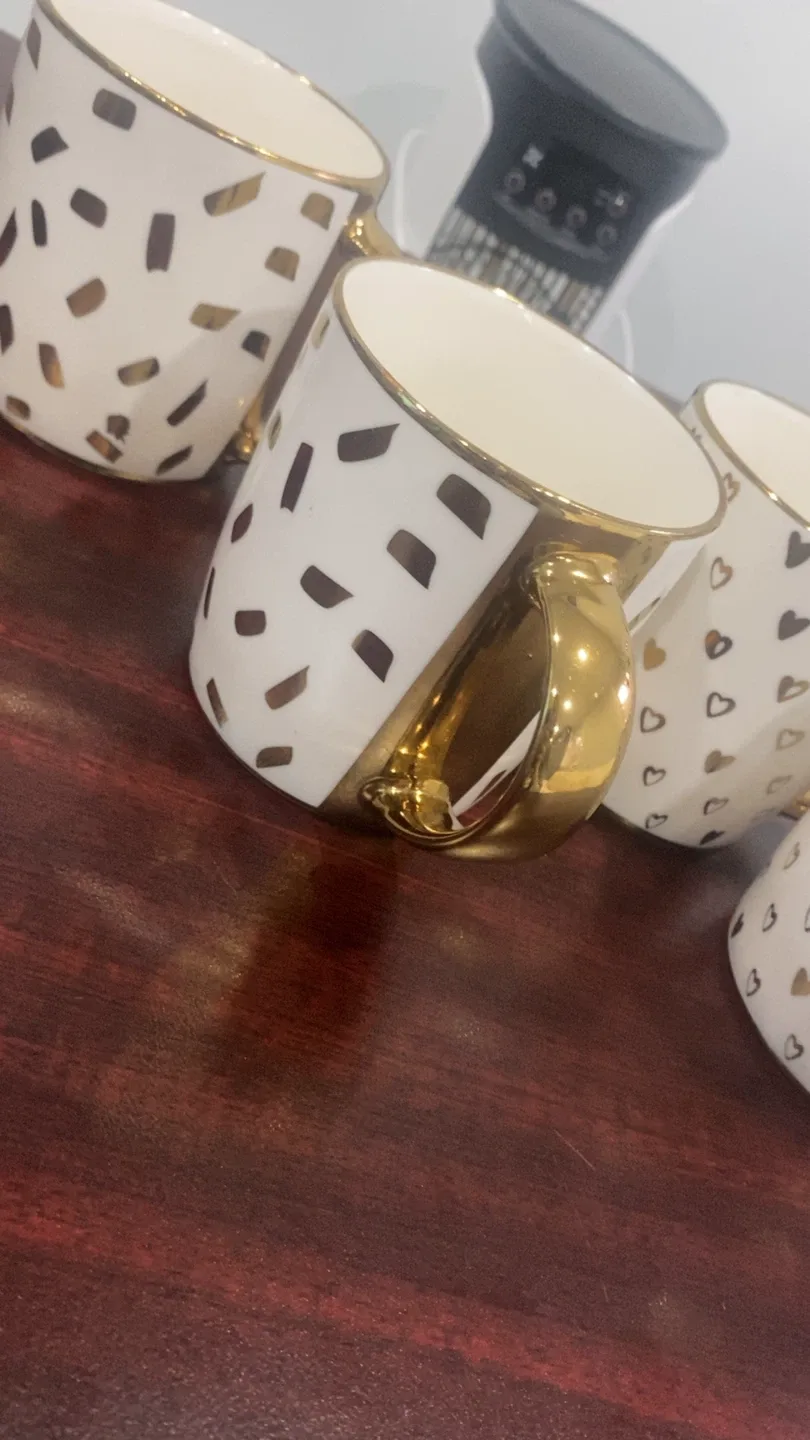Set of 4 White & Gold Mugs image indicator(3)