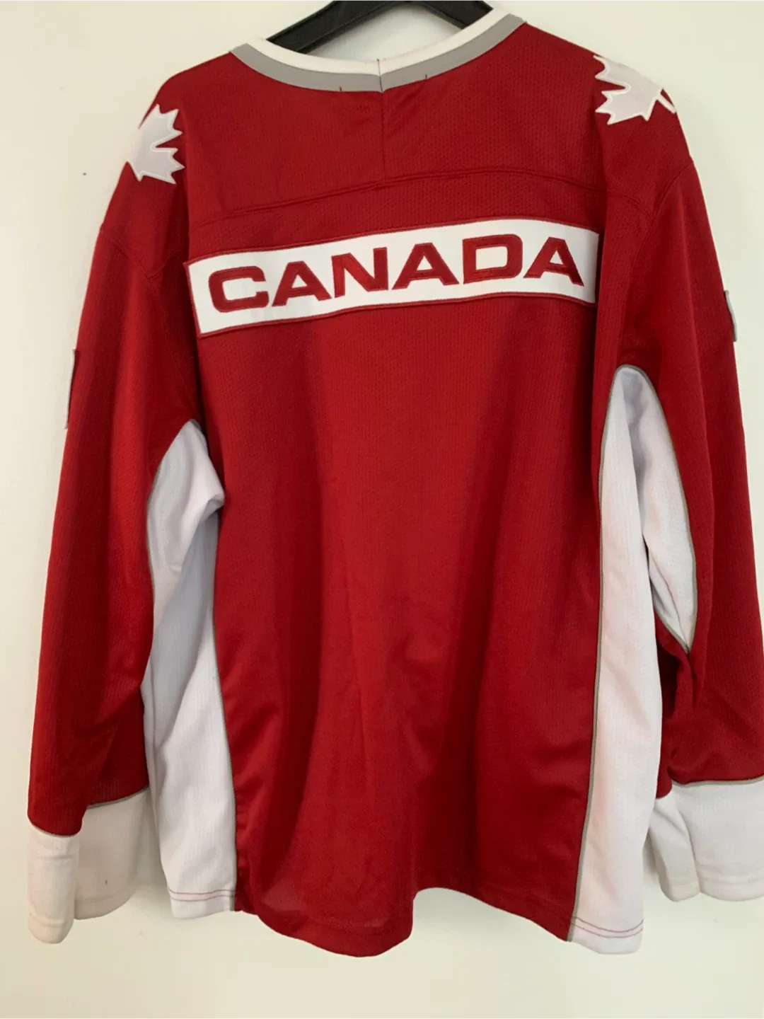 Roots Canada Sydney 2000 Olympics Hockey Jersey - M image indicator(4)