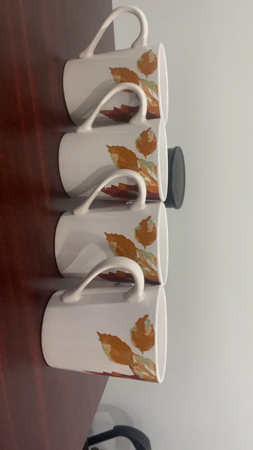 Set of 4 Ceramic Mugs with Leaf Design thumbnail