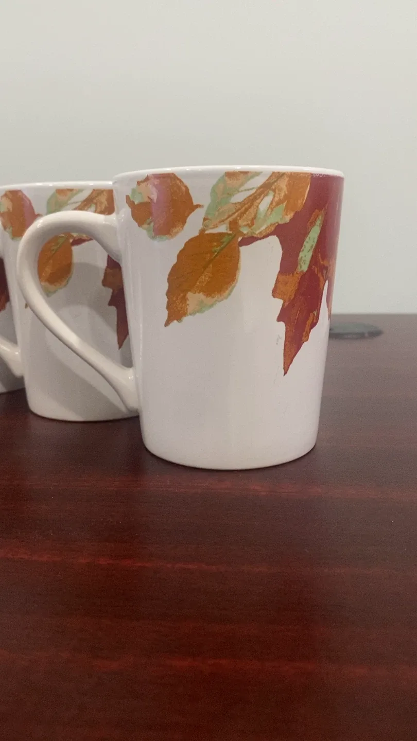 Set of 4 Ceramic Mugs with Leaf Design image indicator(3)