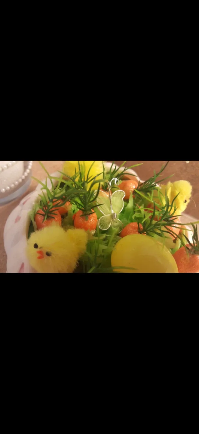 Easter Basket with Chicks image indicator(5)