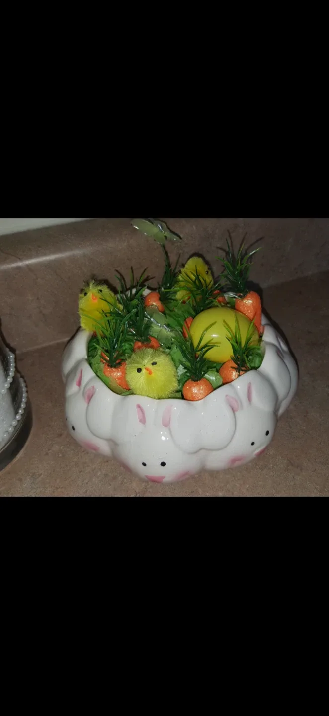 Easter Basket with Chicks image indicator(6)