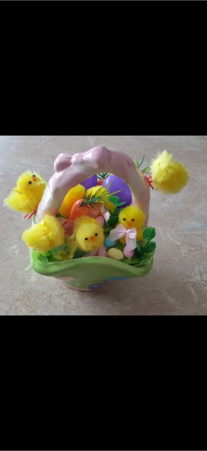 Easter Basket with Chicks image indicator(2)