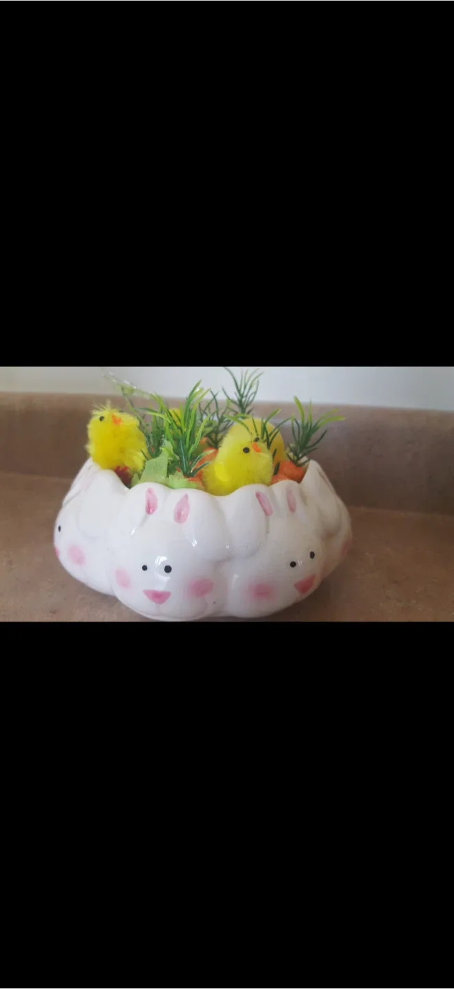 Easter Basket with Chicks image indicator(8)