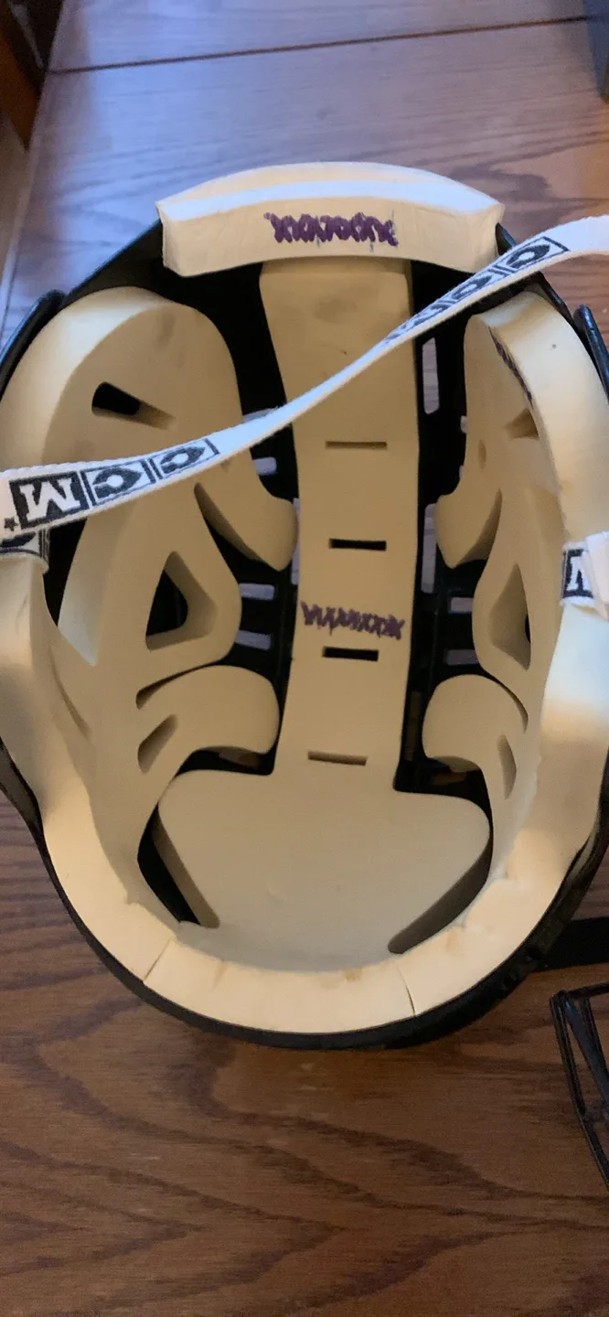 CCM Hockey Helmet image indicator(2)