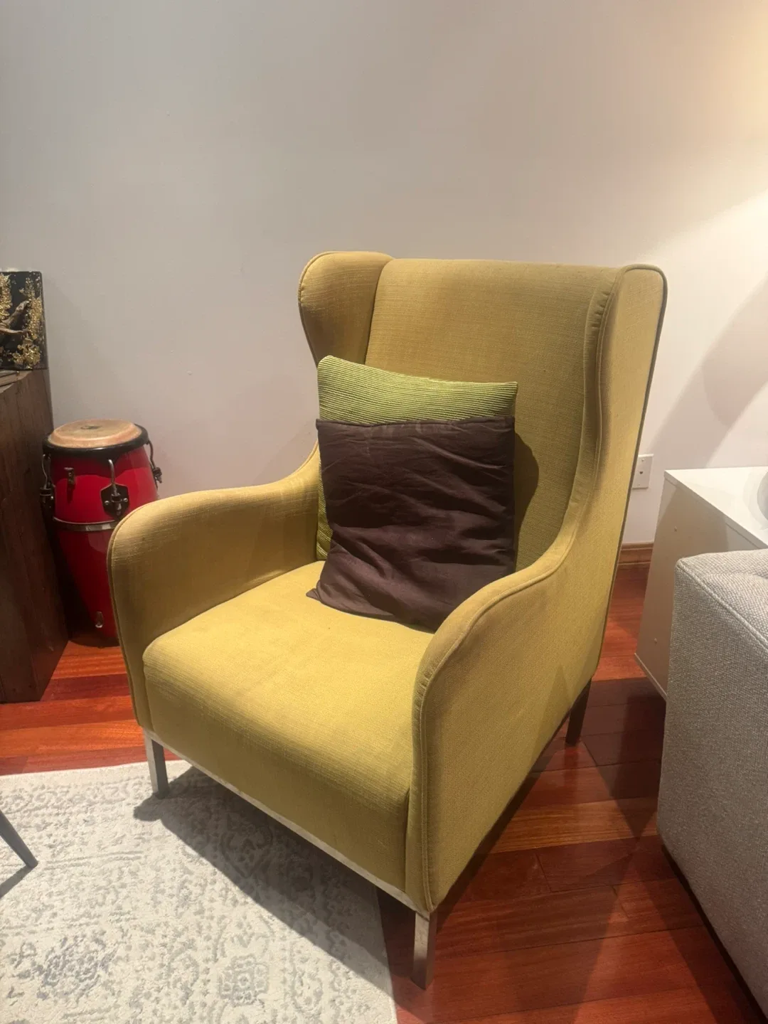 Yellow Armchair image indicator(2)