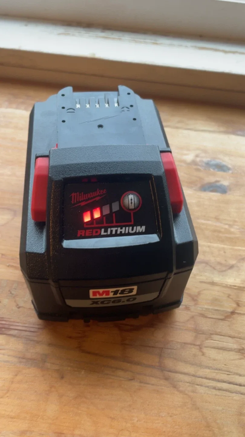 Milwaukee M18 REDLITHIUM HIGH OUTPUT XC6.0 Battery Pack image indicator(3)