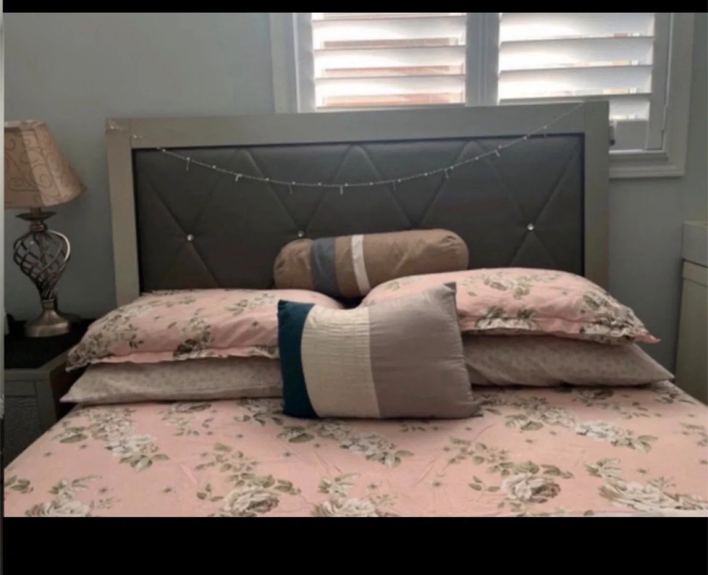 Grey Bedroom set image indicator(2)