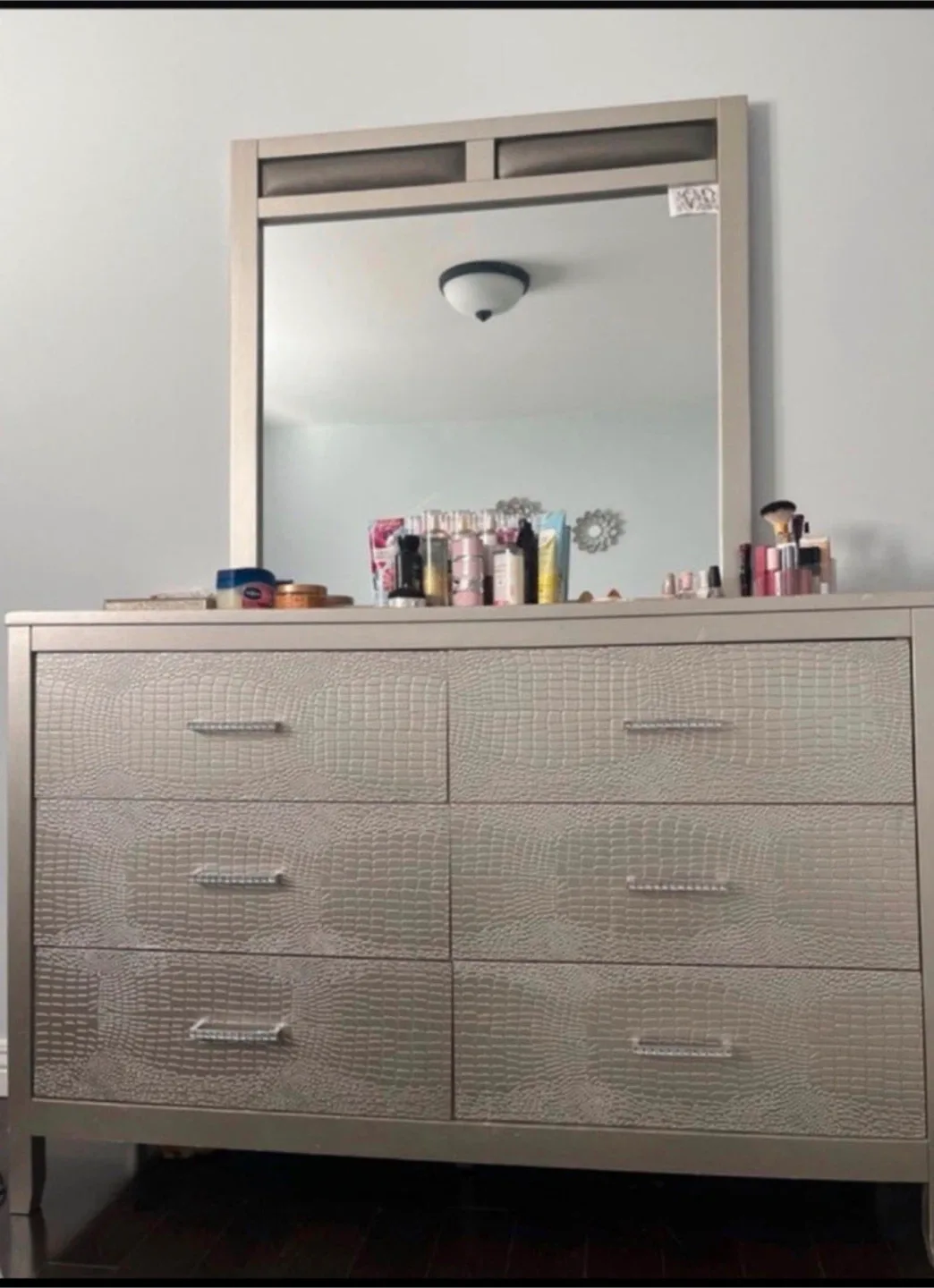 Grey Bedroom set image indicator(5)