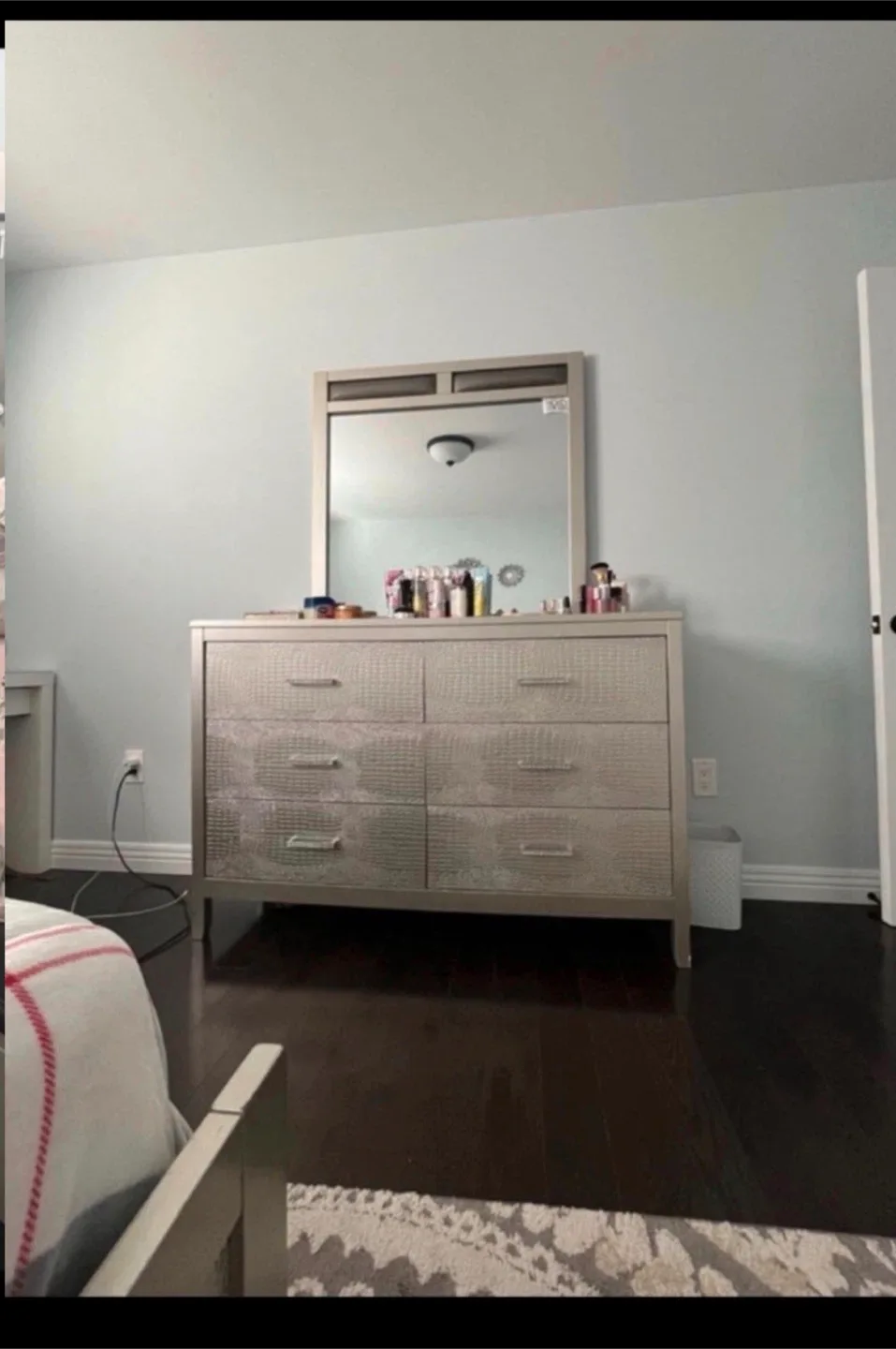Grey Bedroom set image indicator(4)
