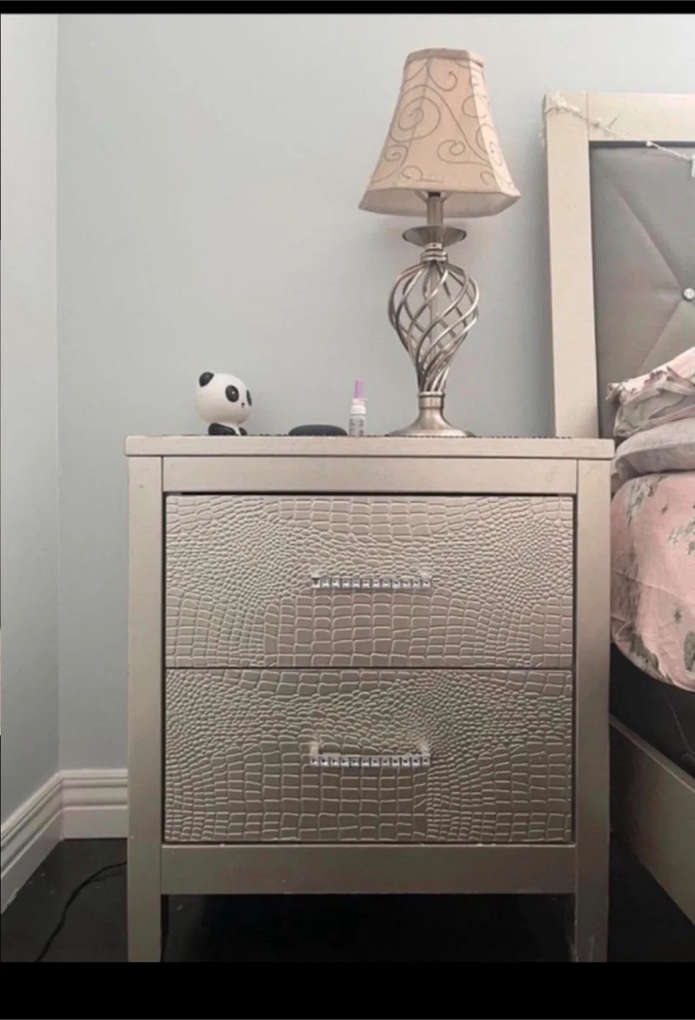 Grey Bedroom set image indicator(3)