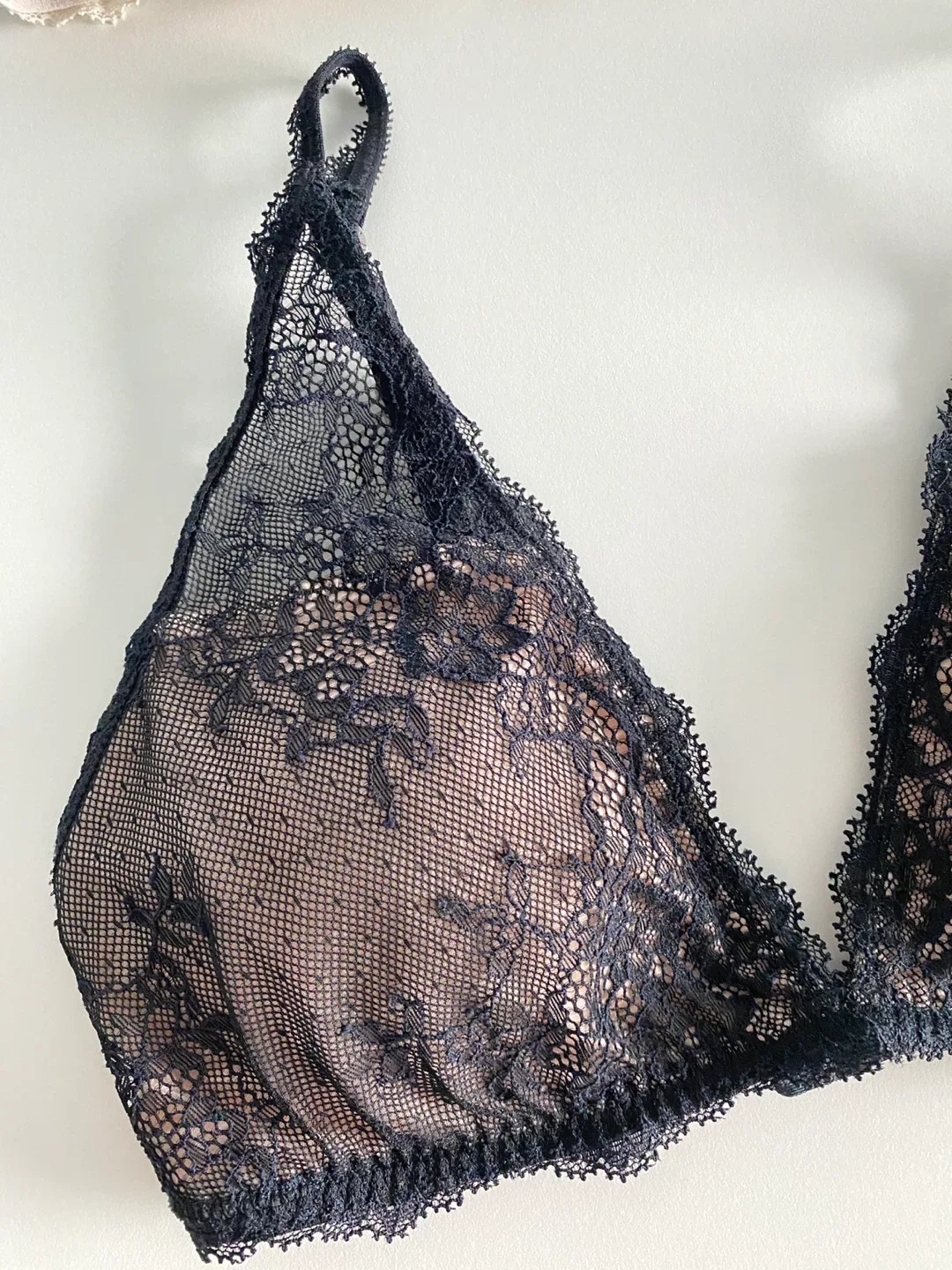 Set of 2 Abercrombie & Fitch Lace Bras image indicator(5)