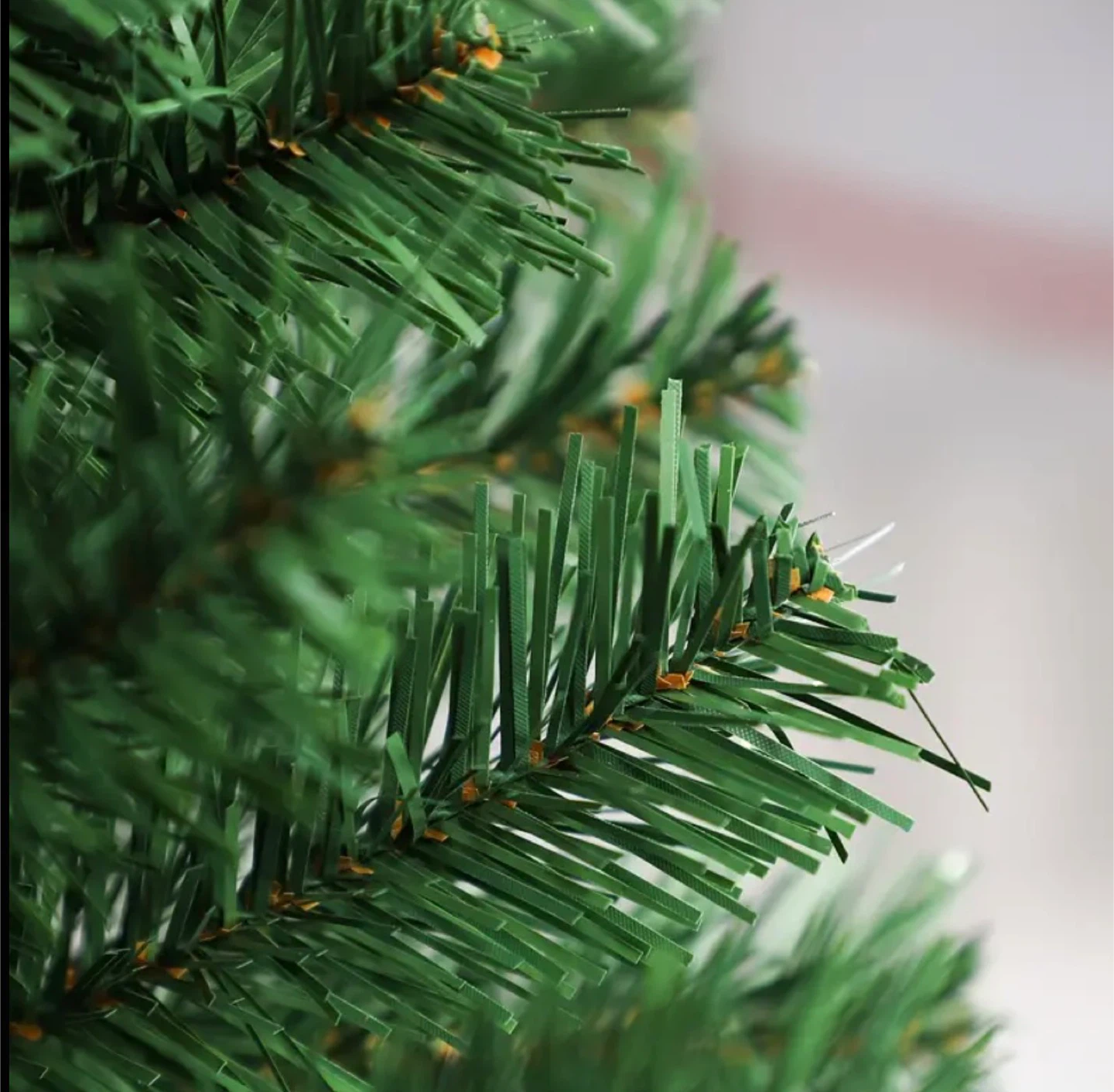 Christmas Tree 6ft (800 Branches) BRAND NEW IN BOX - photo 2