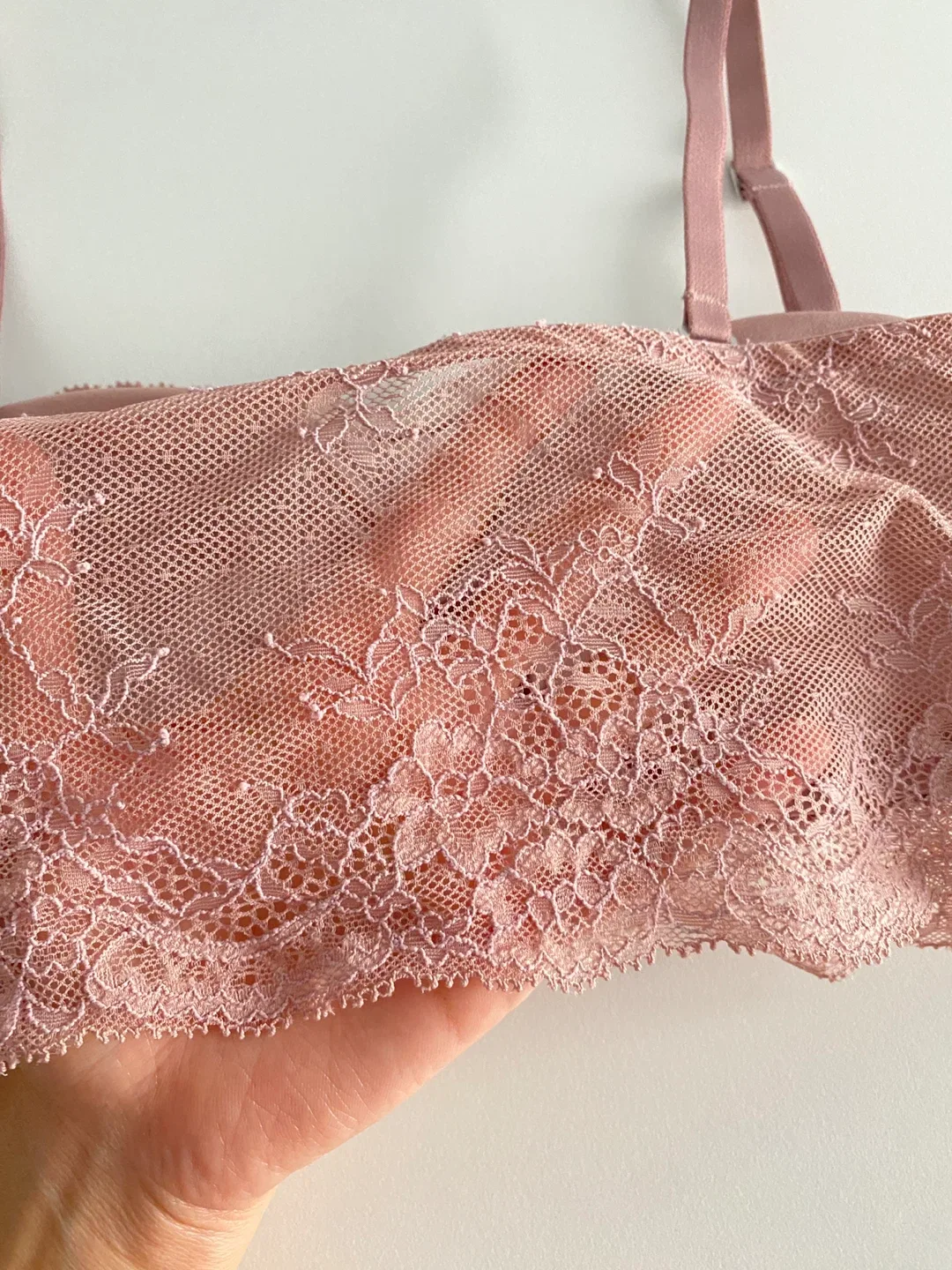 Cute Abercrombie & Fitch Ruched Bust Lace Bra image indicator(2)