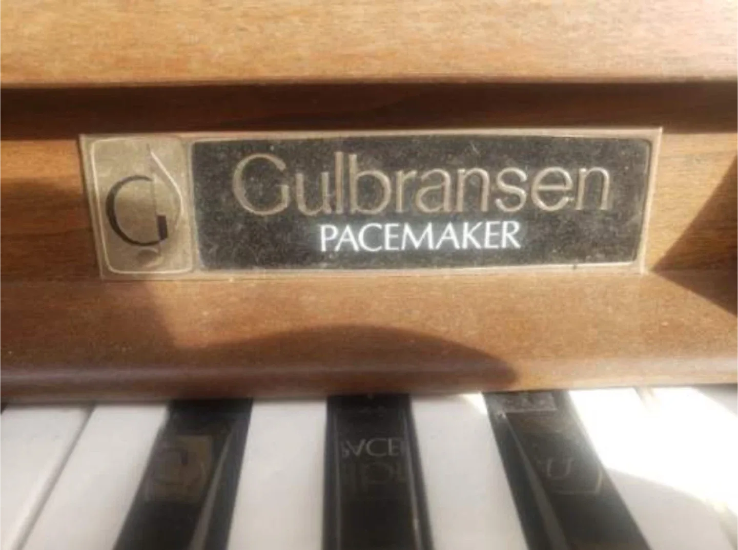 Gulbransen Pacemaker Organ piano image indicator(2)