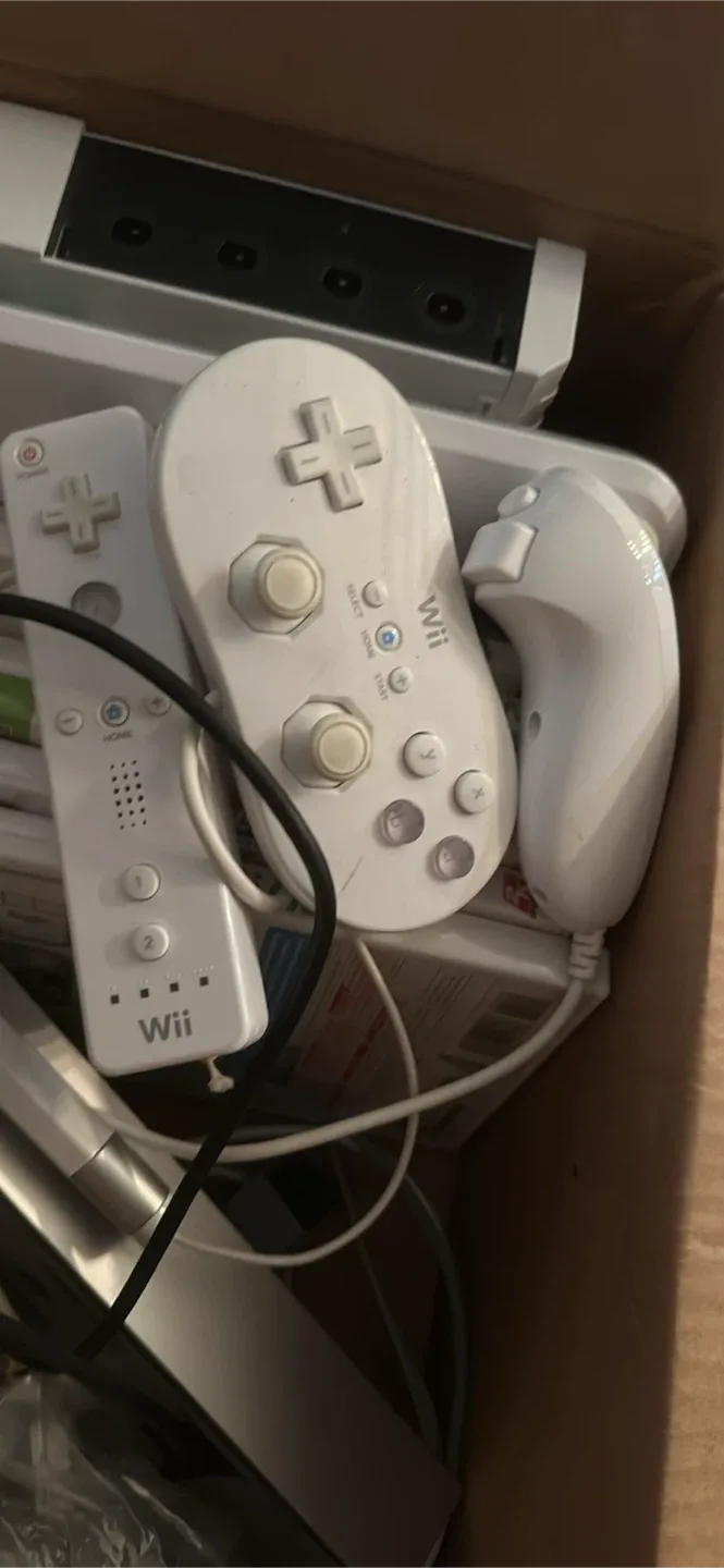 Nintendo Wii Console with Games and Accessories image indicator(2)