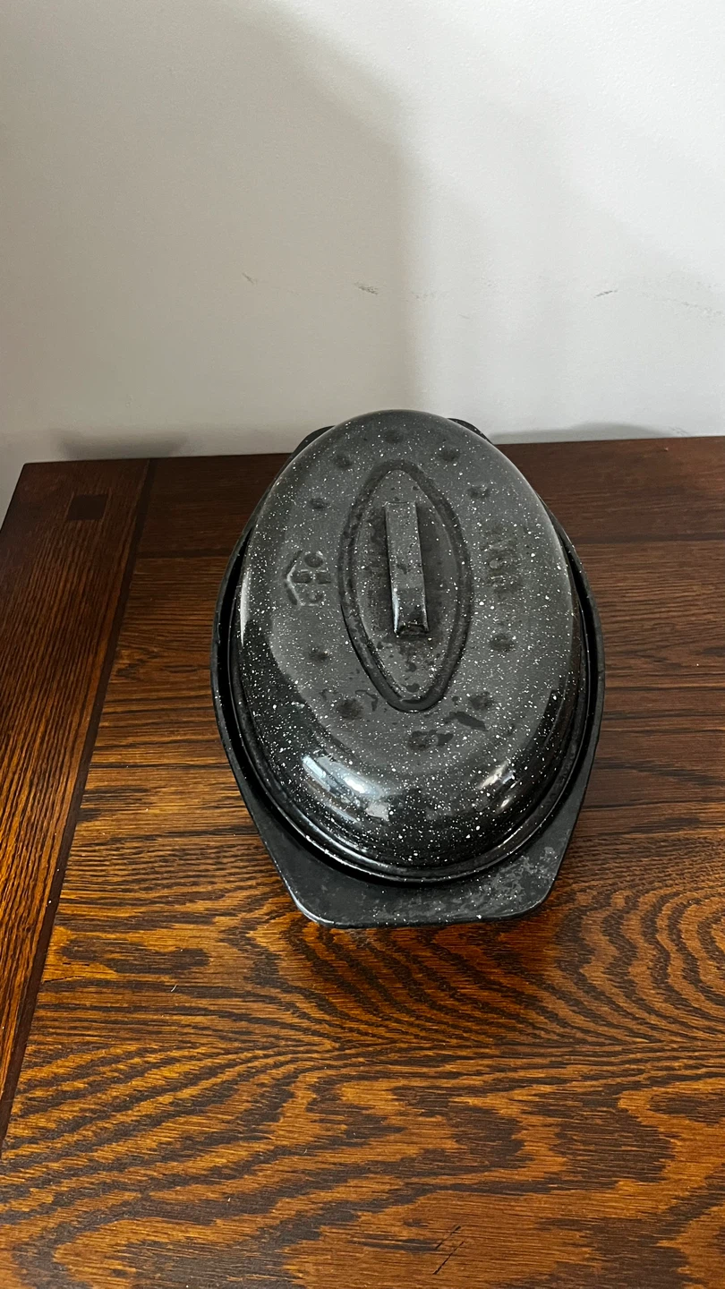 Roaster Pan with Lid - Black Speckled