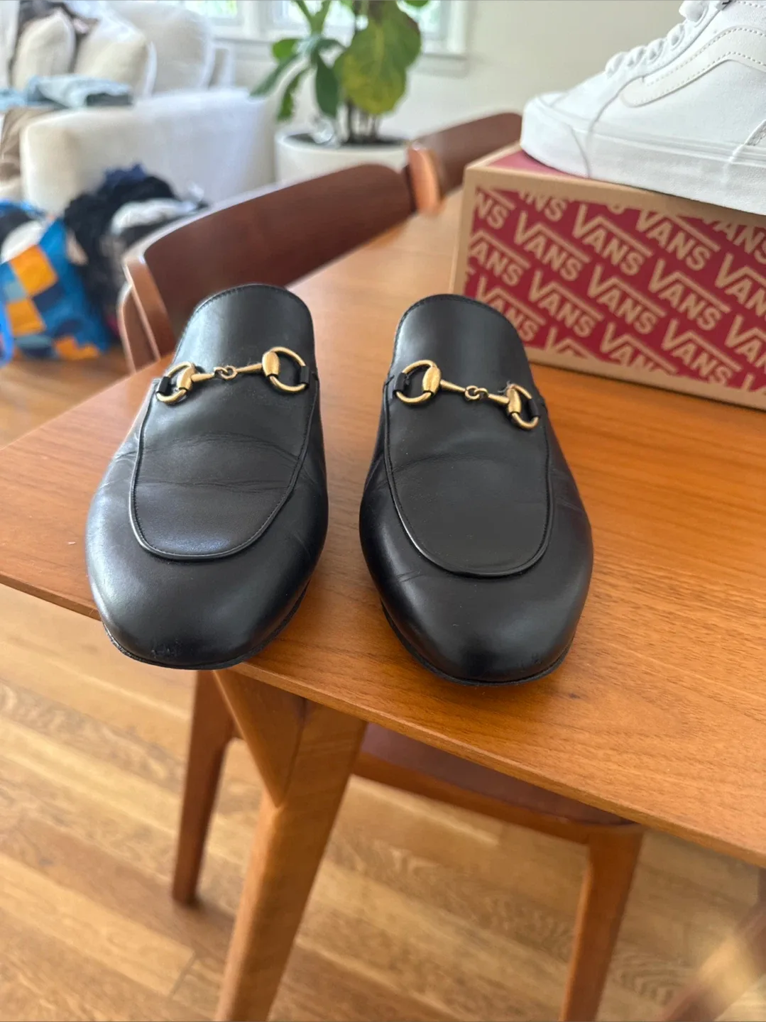 Gucci Black Leather Mules Size 37.5 image indicator(2)