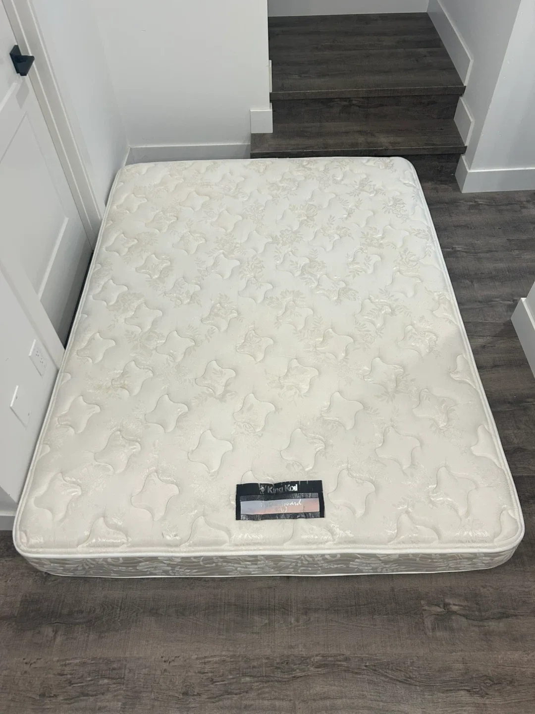 Queen size mattress thumbnail