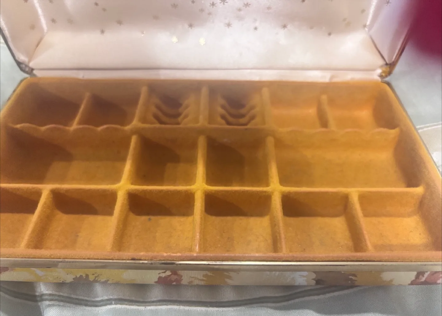 Vintage Floral Jewelry Box – 1960s–1970s Era image indicator(2)