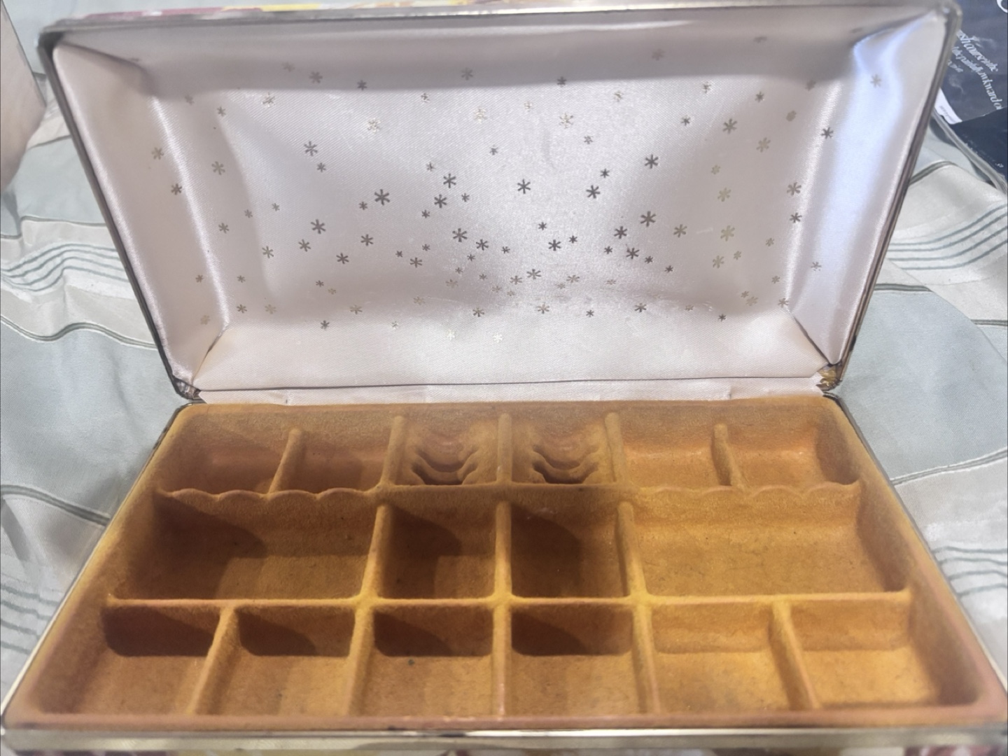 Vintage Floral Jewelry Box – 1960s–1970s Era