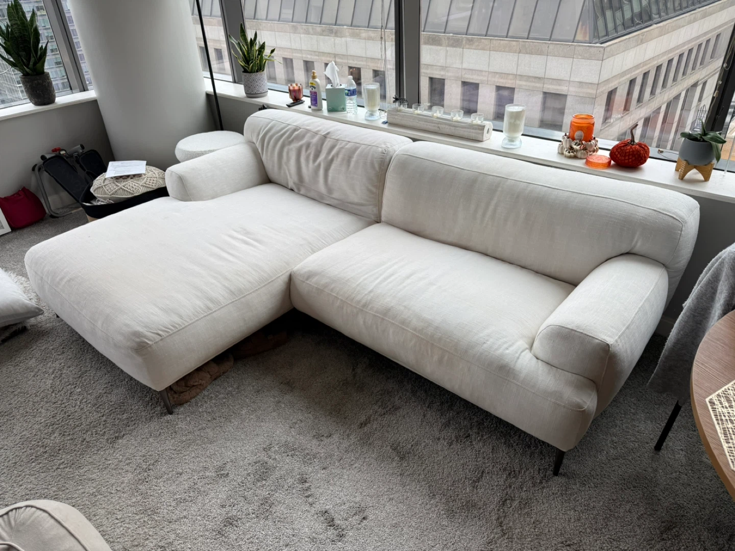 Off-White L-Shaped Sectional Sofa (94.5’)