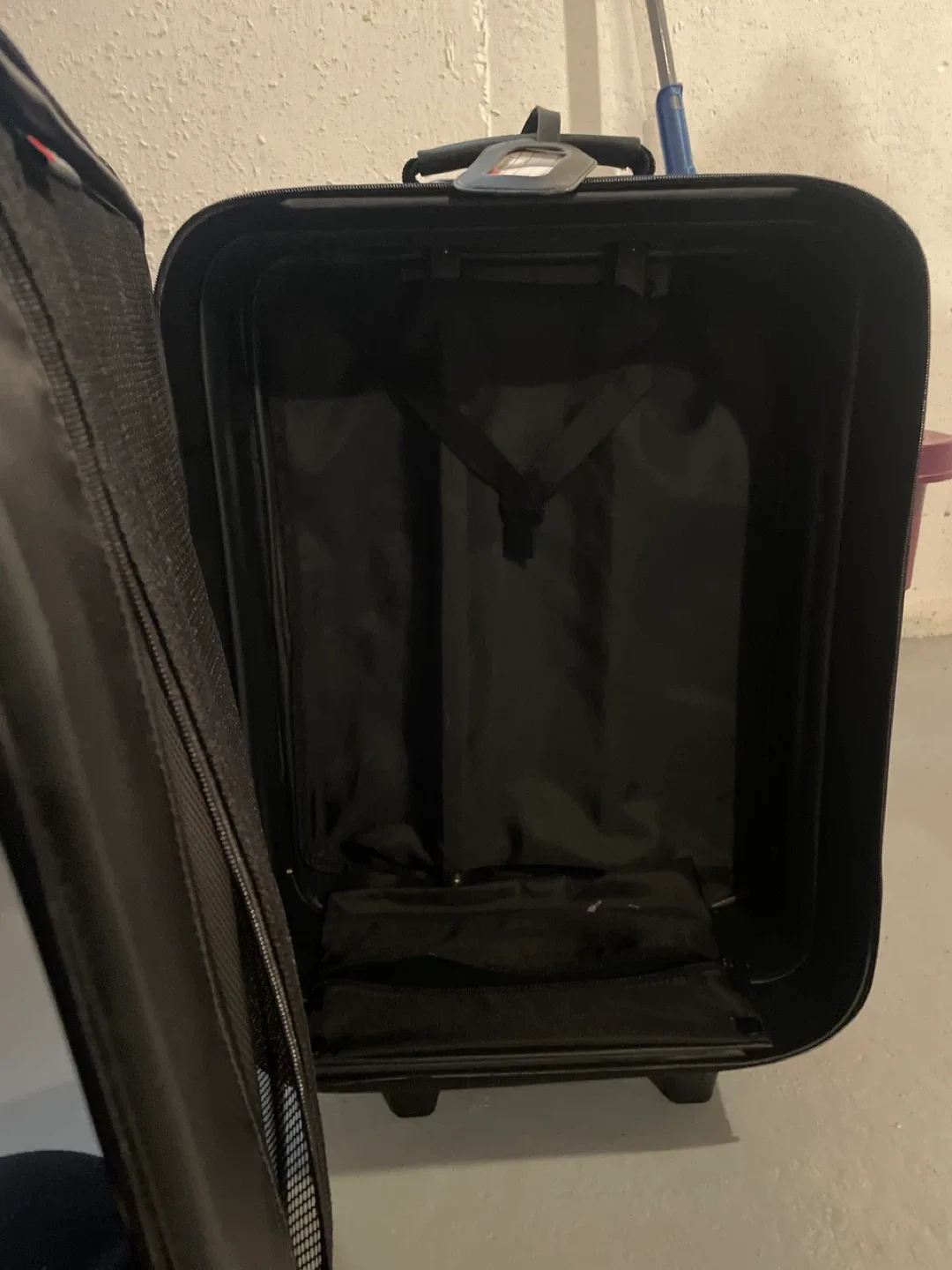 Delsey Black Carry-On Suitcase image indicator(2)