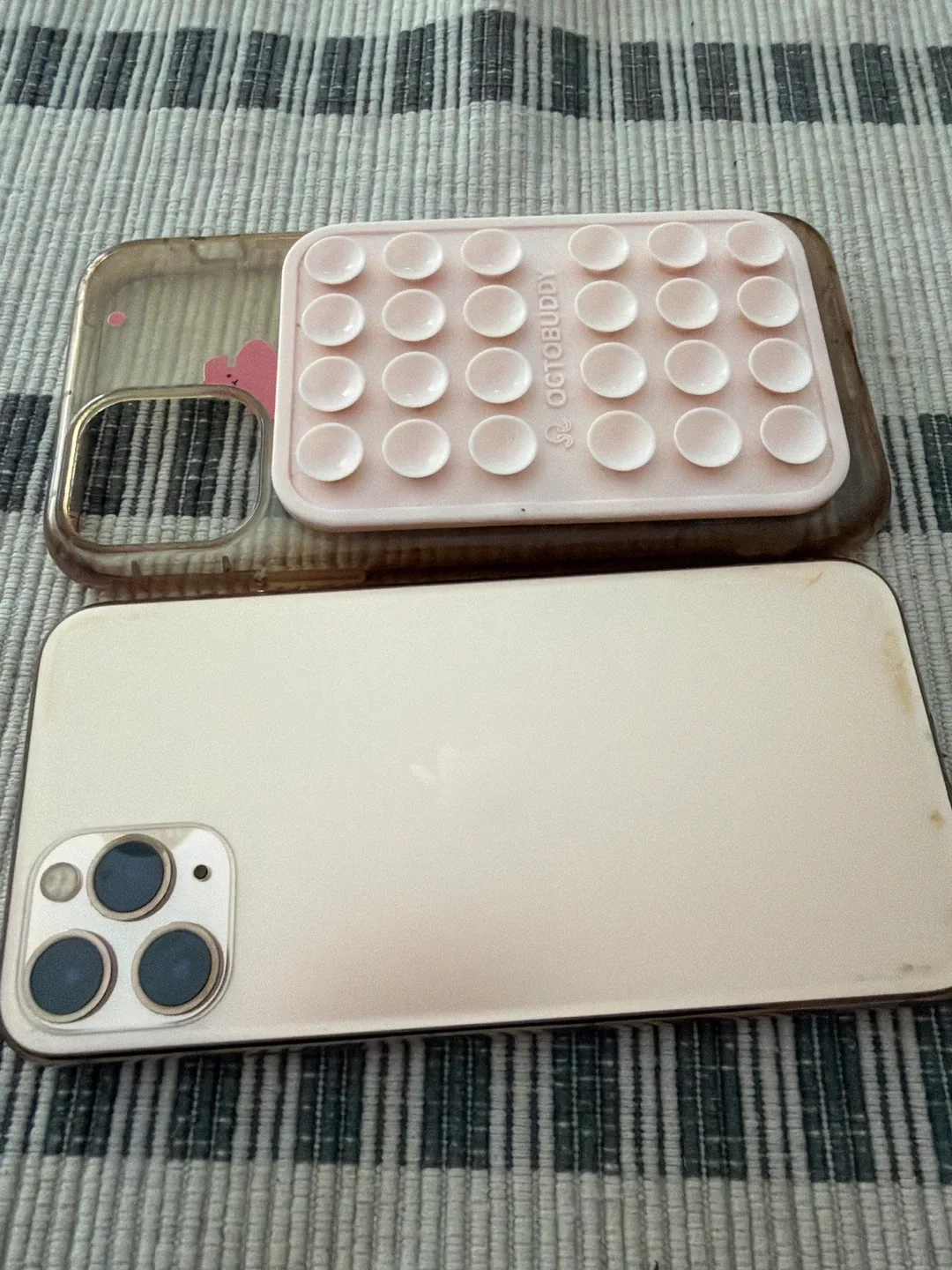 iPhone 11 Pro Gold including Phone Case image indicator(2)