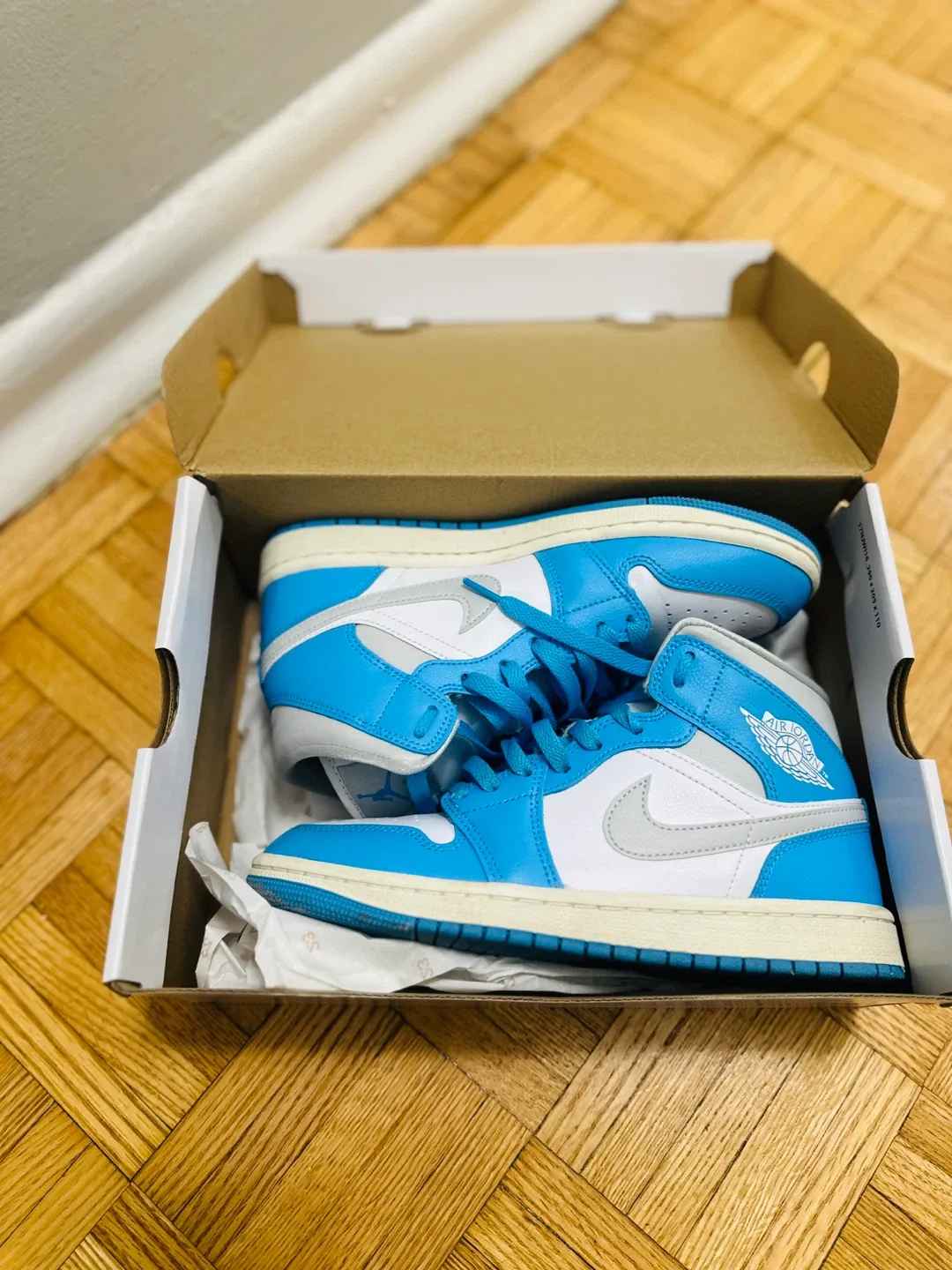Air Jordan 1 Mid - White/Blue, Size 6 image indicator(2)