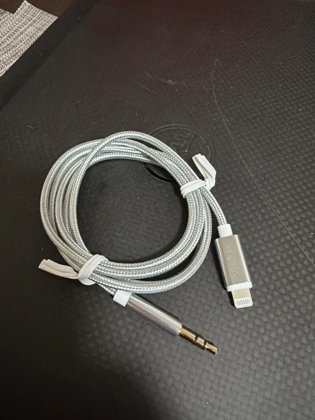 Silver Lightning to 3.5mm Audio Cable