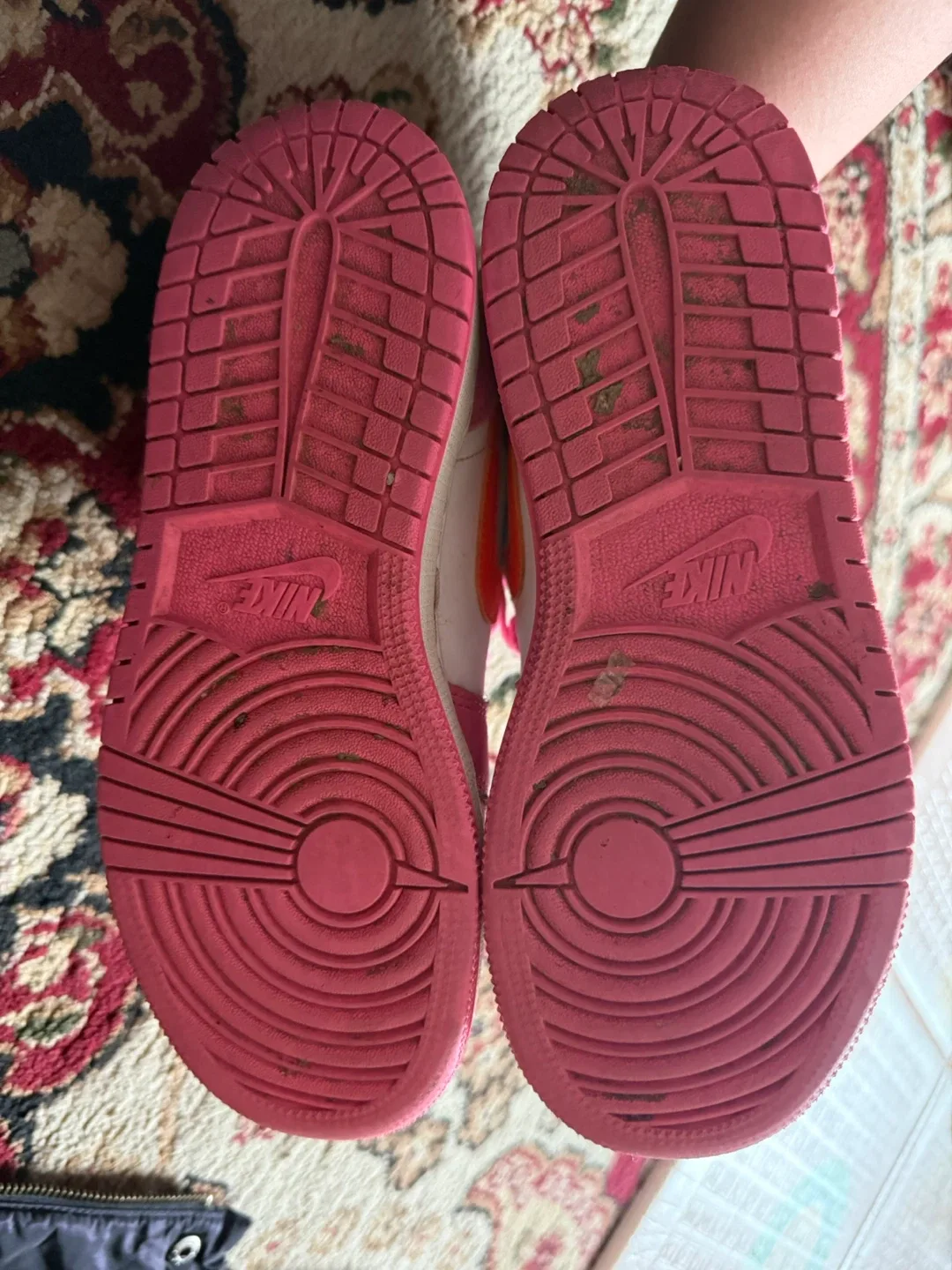 2 pair of shoes bundle image indicator(2)