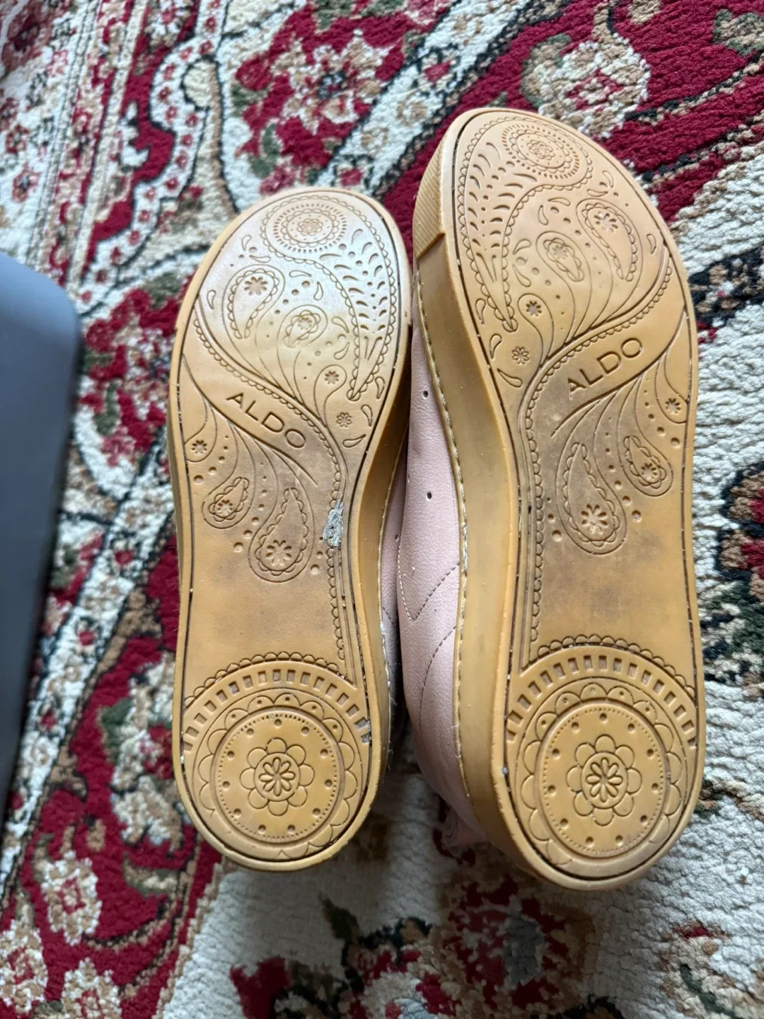 2 pair of shoes bundle image indicator(5)